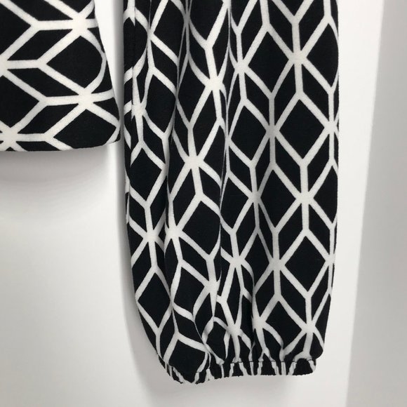 Women's L/S Top | Black/White Geometric & Side Tie - Picture 6 of 9